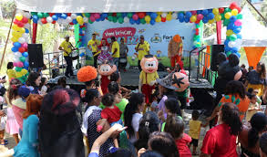Distribuição de brinquedos na Festa das Crianças — E.C. Classe A
